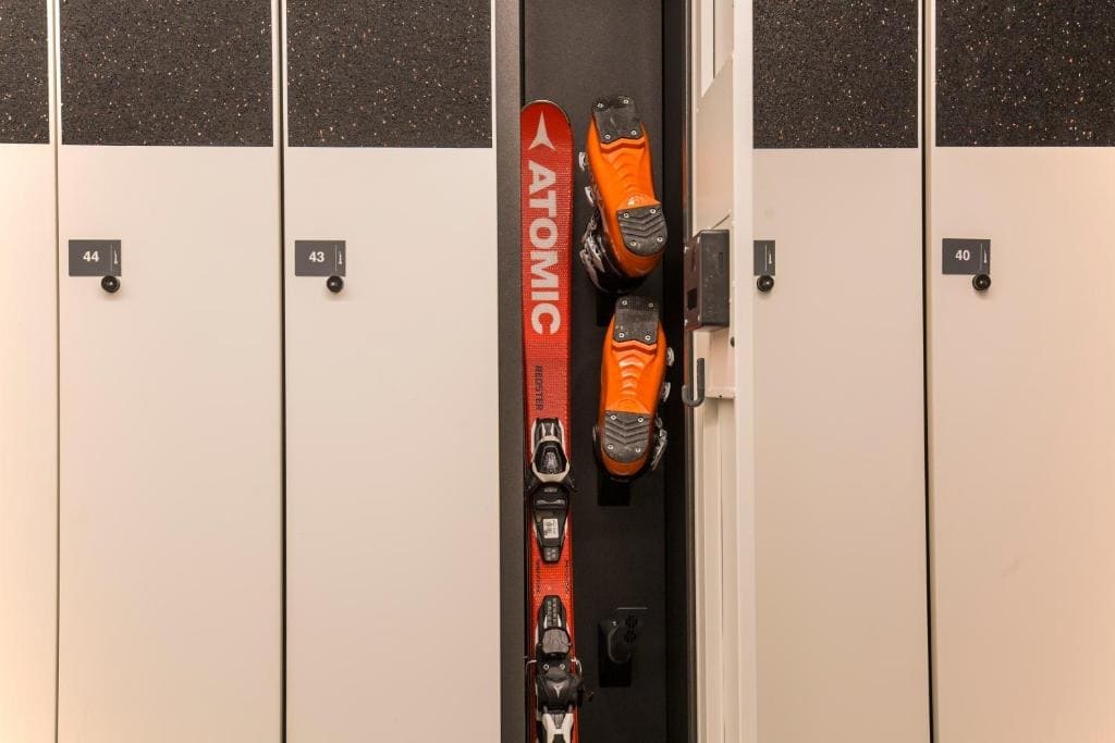 Ski locker