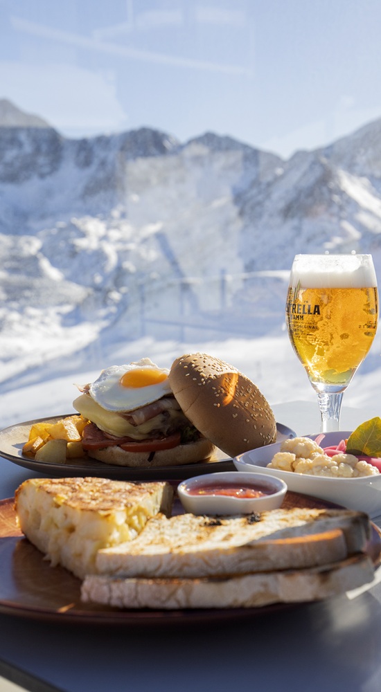 Comida en la terraza exterior